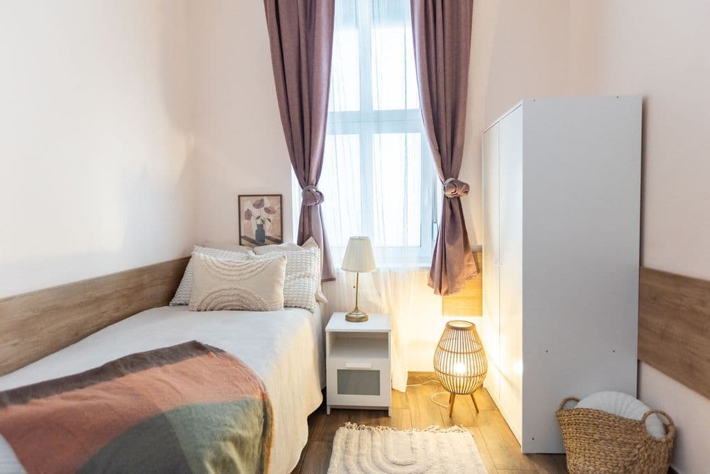 Private Ensuite at Thököly út 6