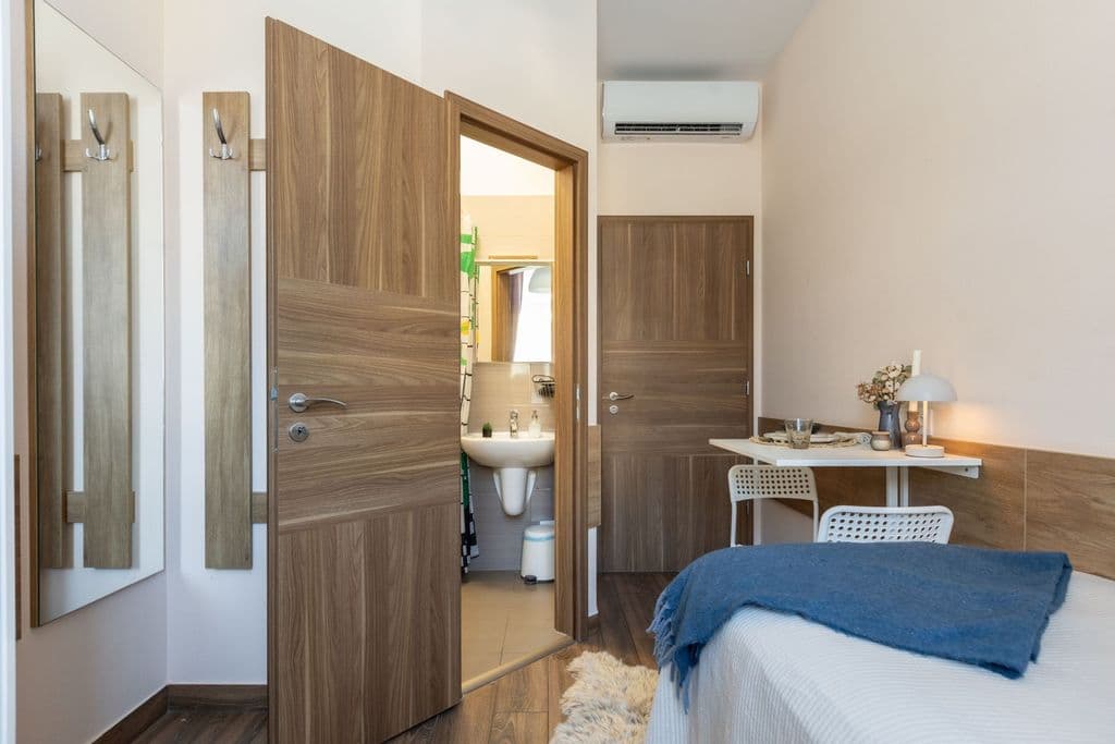 Private Ensuite at Thököly út 6