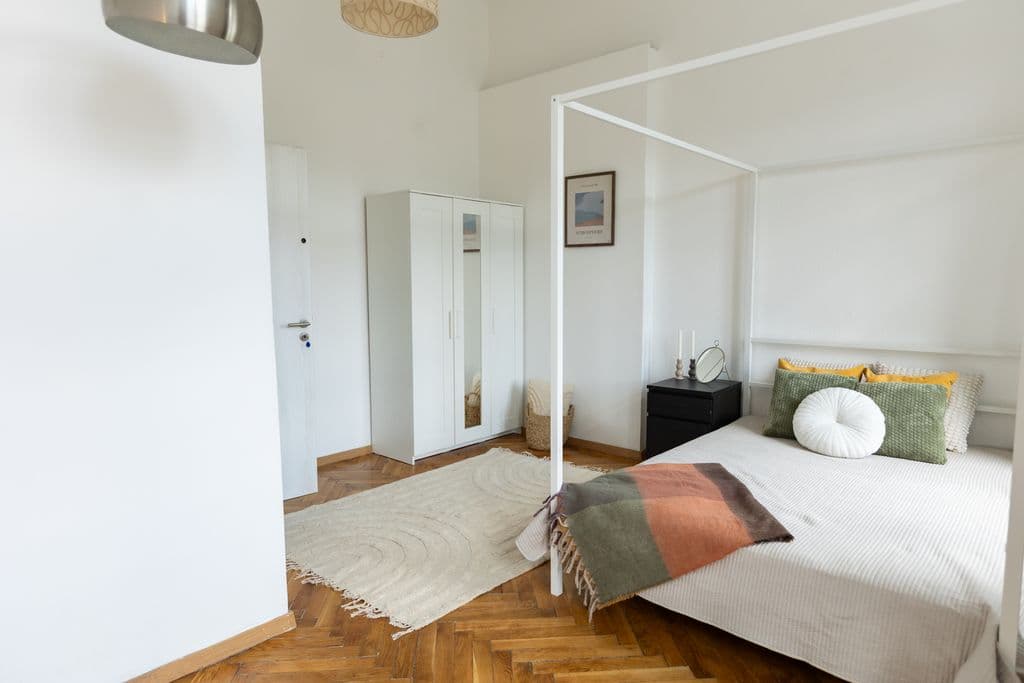 Large Private Room at Baross tér 16