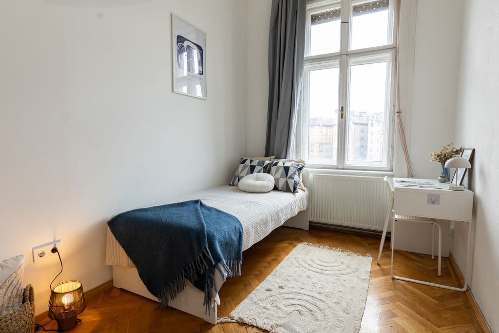 Large Private Room at Baross tér 16