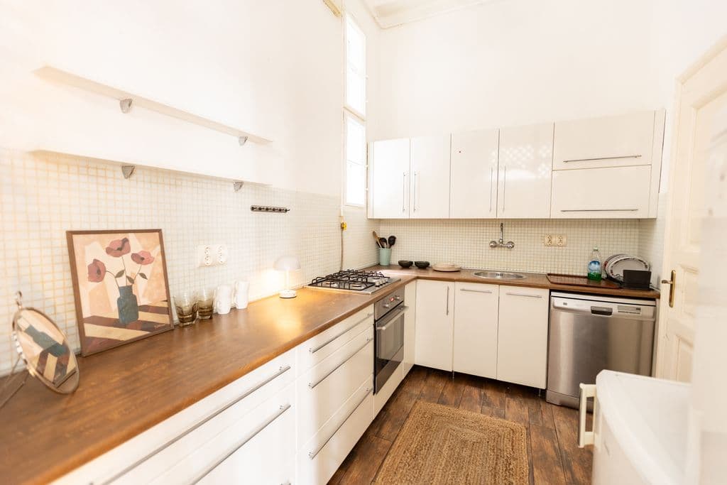 Large Private Room at Baross tér 16